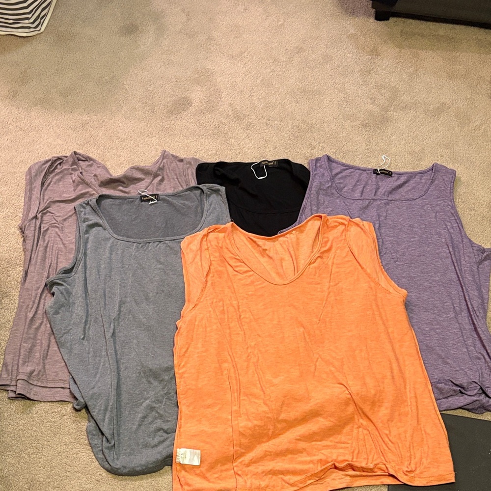 Bundle Women's Lightweight Scoop Neck Tank Top/tees